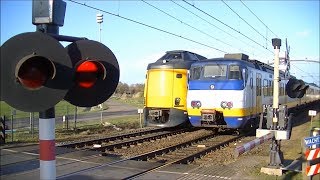 Spoorwegovergang Helmond Brandevoort  Dutch railroad crossing [upl. by Celka]