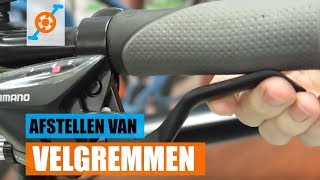 Fiets remmen afstellenaanspannen [upl. by Harhay]