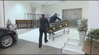 Sin ceremonias funerarias buscan opciones para ayudar en el dolor [upl. by Rebel]